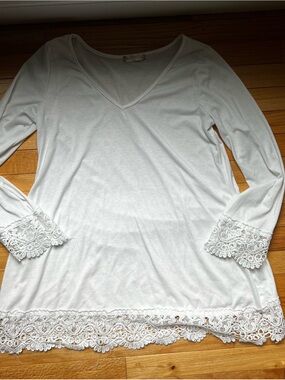 Agora White V-Neck Long Sleeve Top with Lace Hem and Cuffs